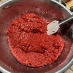 Vörös bársony muffin tészta összekeverése