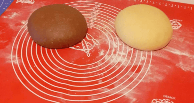 Csavaros kakaós kalács két tésztagombóc készítése